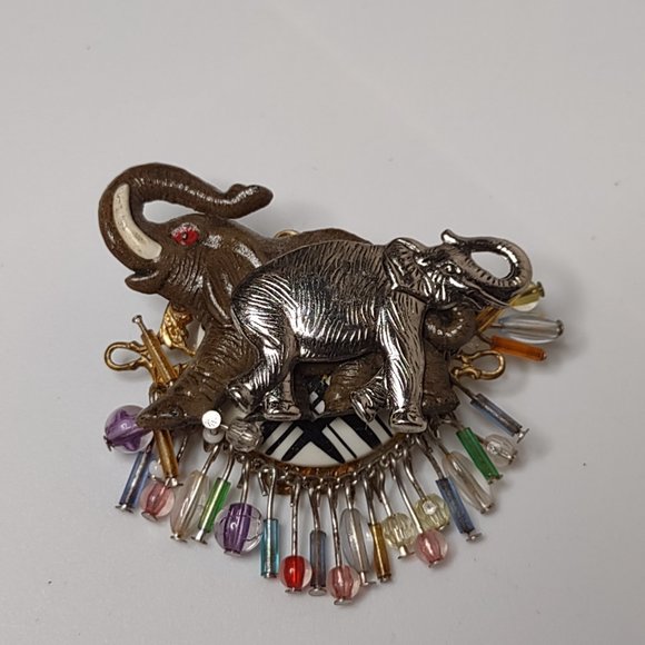 Plastic And Metal Dangling Bead Lucky Elephant Brooch - Picture 2 of 12